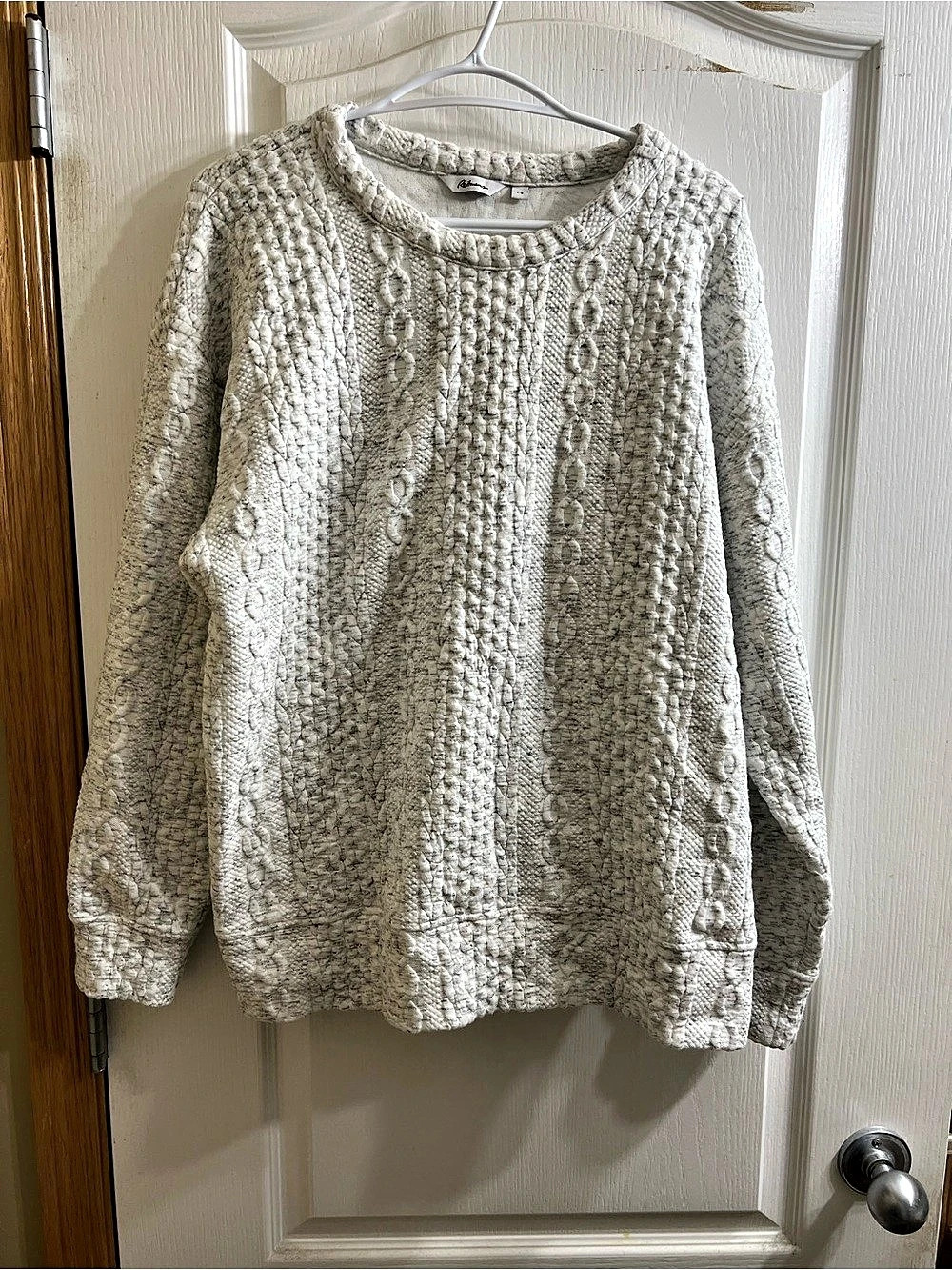 3/$50- Reitmans Cable Knit Sweater in White/Grey Marled Size Large